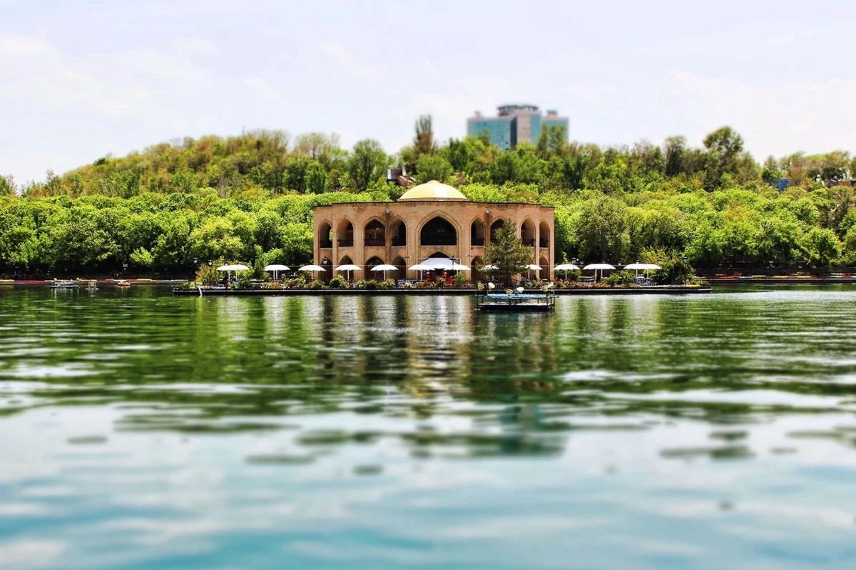 شناسایی و تحلیل عوامل تسهیل‌کننده و بازدارنده در توسعه گردشگری شبانه شهر اصفهان